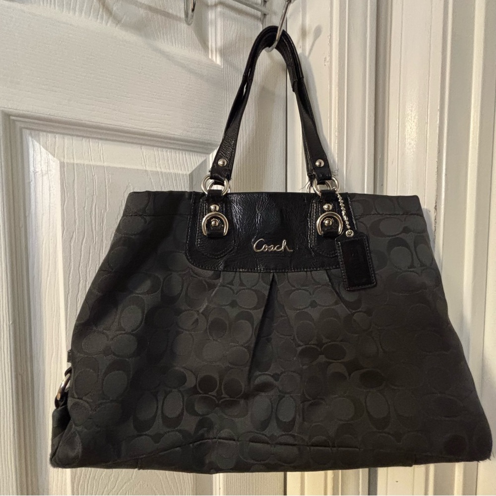 Coach Y2K Iconic Black Hobo Signature Bag 2000’s Era